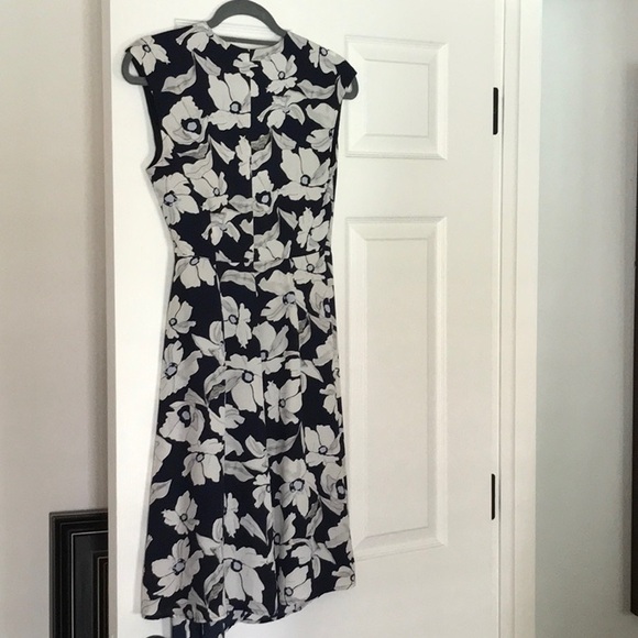 Banana Republic wrap dress with asymmetric  flowy skirt Navy blue and tan floral - Picture 4 of 5